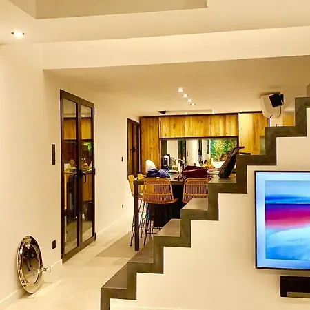 CASA JUNGLE ! Superb duplex apartment, Place des LICES ! Saint-Tropez Extérieur photo